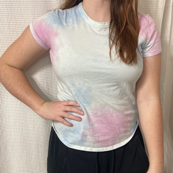 Women’s Wild Fable pastel blue and pink tie-dye short-sleeve top. Size medium. - Picture 3 of 9